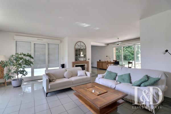 MAISON CONTEMPORAIRE EN LISIERE DU GOLF