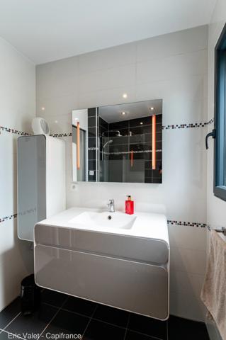 BISCAROSSE - SUPERBE, LUMINEUSE ET VASTE VILLA - 200 M2 ENVIRON - PROCHE FORET