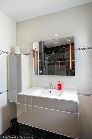 BISCAROSSE - SUPERBE, LUMINEUSE ET VASTE VILLA - 200 M2 ENVIRON - PROCHE FORET