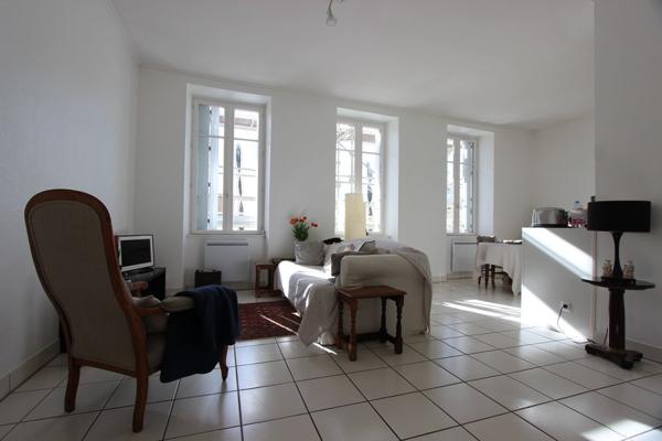 UNE PLEINE VUE SUR L'ODET POUR CETTE APPARTEMENT TYPE 3 AVEC PARKING, DESSERVI PAR ASCENSEUR. - A QUIMPER Quimper CENTRE