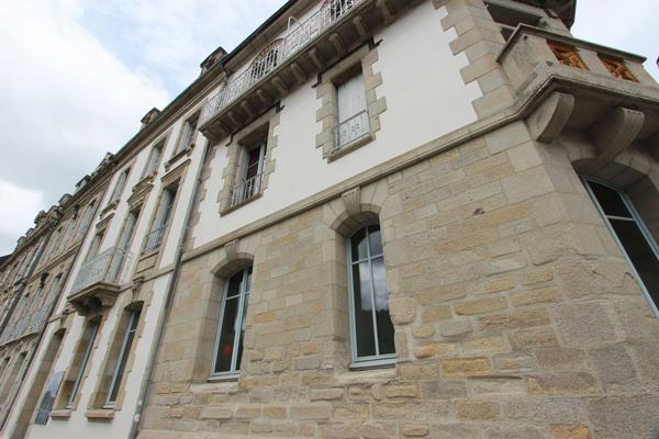 UNE PLEINE VUE SUR L'ODET POUR CETTE APPARTEMENT TYPE 3 AVEC PARKING, DESSERVI PAR ASCENSEUR. - A QUIMPER Quimper CENTRE