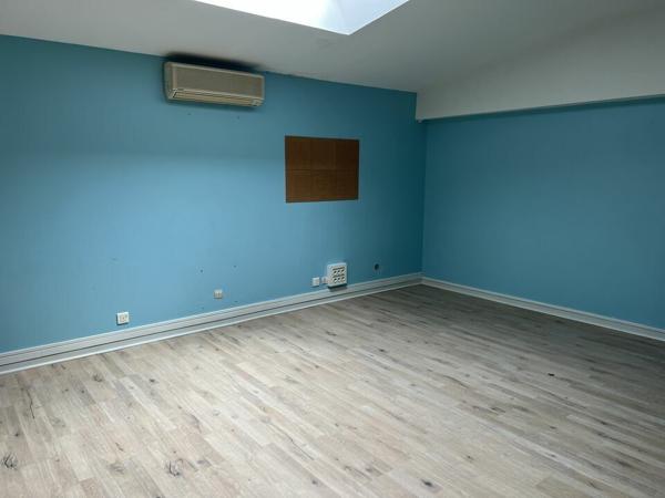 TOURS SUD JOUE - BUREAUX A LOUER 50 M² FACILITE DE STATIONNEMENT - PROXIMITE A10