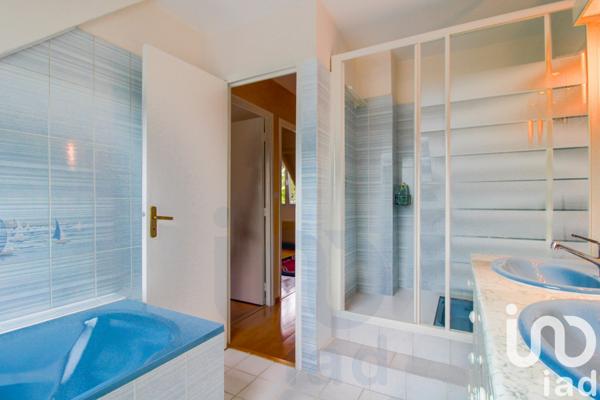 Maison à vendre 10 pièces 225 m² Épône