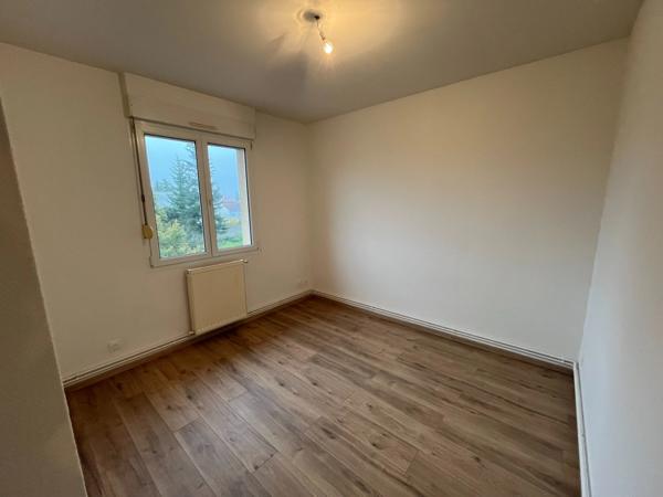 Appartement à louer 4 pièces  (54)