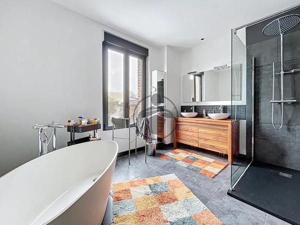 Vente Maison 7 pièces 257 m2 à Saint-Quentin