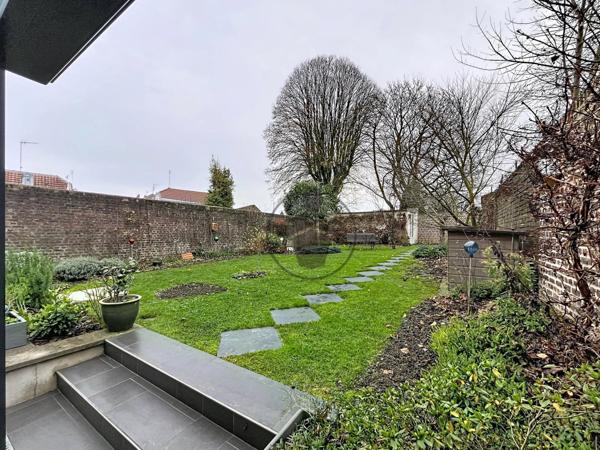 Vente Maison 7 pièces 257 m2 à Saint-Quentin