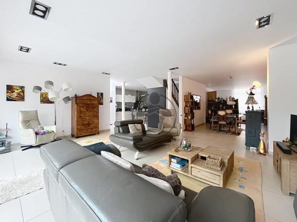 Vente Maison 7 pièces 257 m2 à Saint-Quentin