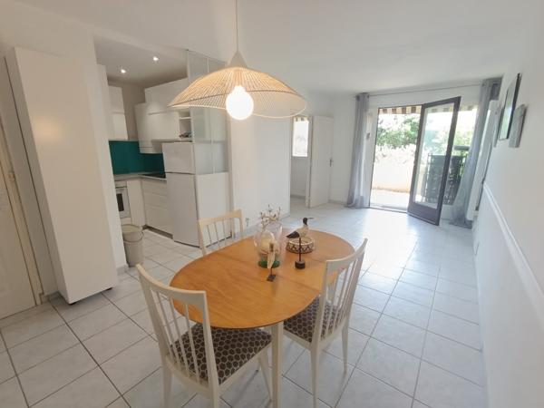 Appartement 2 pièces avec vaste terrasse