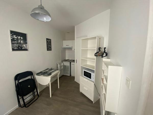 LAVAL Studio meublé de 9.85 m² au RDC