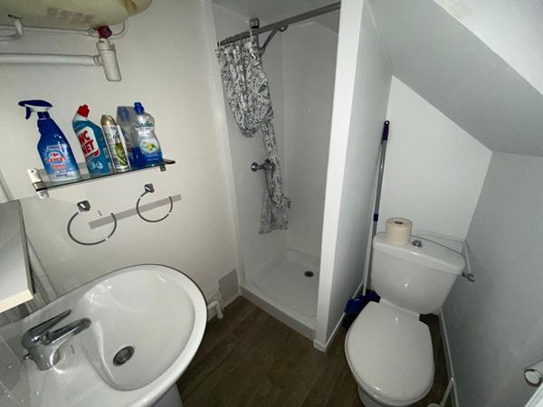 LAVAL Studio meublé de 9.85 m² au RDC