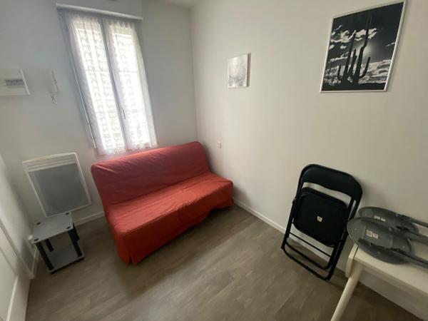 LAVAL Studio meublé de 9.85 m² au RDC