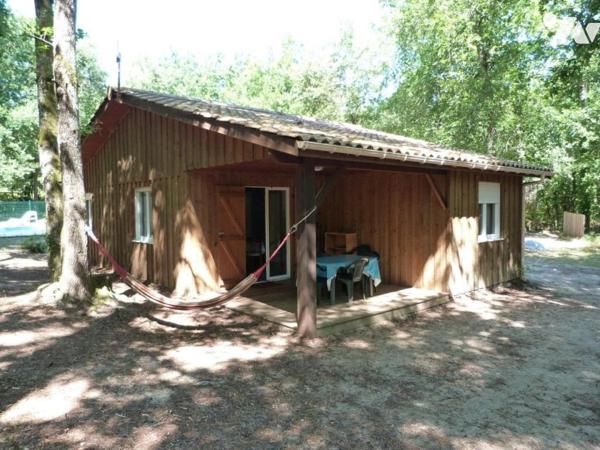 AU CALME DES BOIS, CHALET AVEC PISCINE