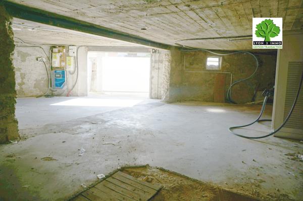 Bron Genêts limite Montchat, maison T3 possible T4 calme et rénovée.
