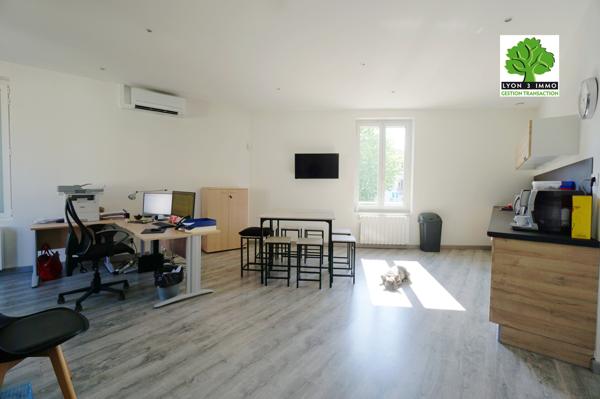Bron Genêts limite Montchat, maison T3 possible T4 calme et rénovée.