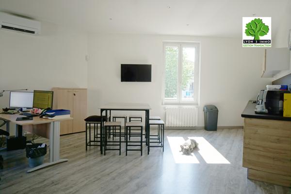 Bron Genêts limite Montchat, maison T3 possible T4 calme et rénovée.