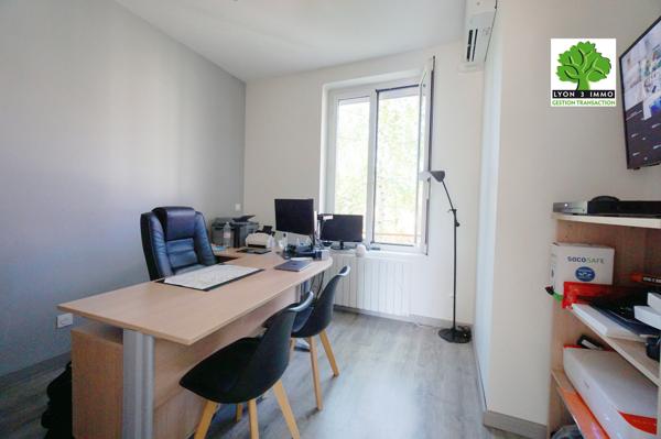 Bron Genêts limite Montchat, maison T3 possible T4 calme et rénovée.