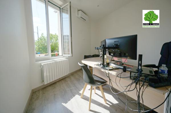 Bron Genêts limite Montchat, maison T3 possible T4 calme et rénovée.