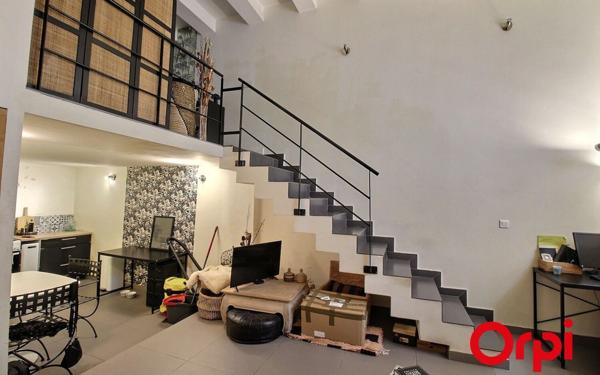 Appartement à vendre    2 pièces • 44,37 m2 Marseille 6