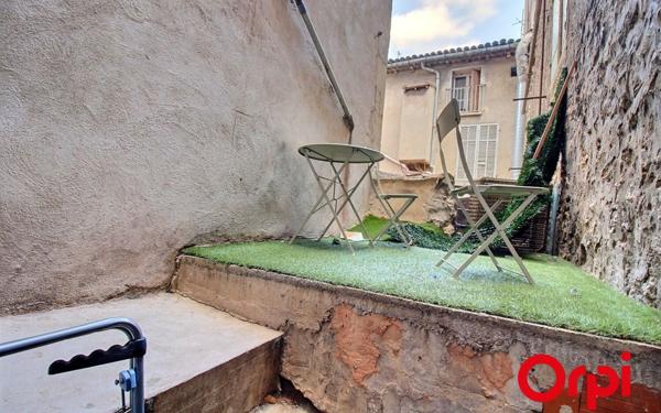 Appartement à vendre    2 pièces • 44,37 m2 Marseille 6