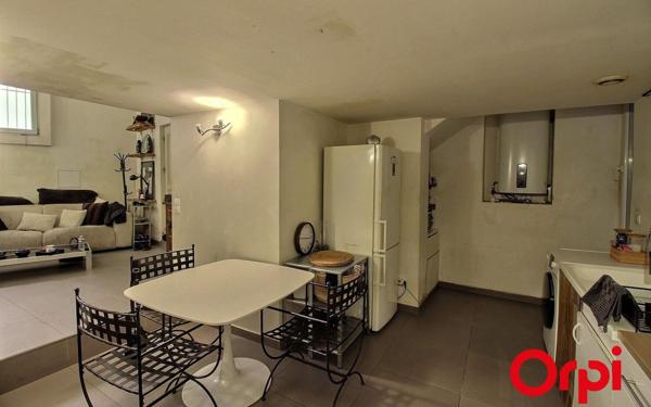 Appartement à vendre    2 pièces • 44,37 m2 Marseille 6