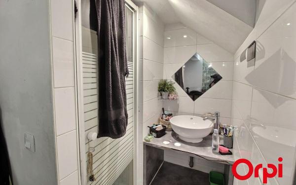 Appartement à vendre    2 pièces • 44,37 m2 Marseille 6