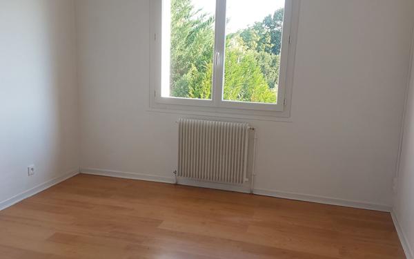 Appartement à louer    3 pièces •  Aire-sur-l'Adour