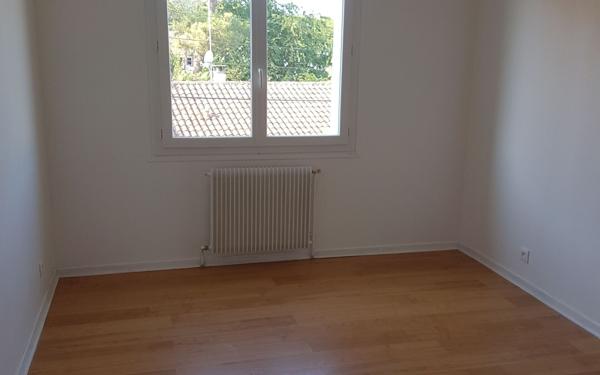 Appartement à louer    3 pièces •  Aire-sur-l'Adour