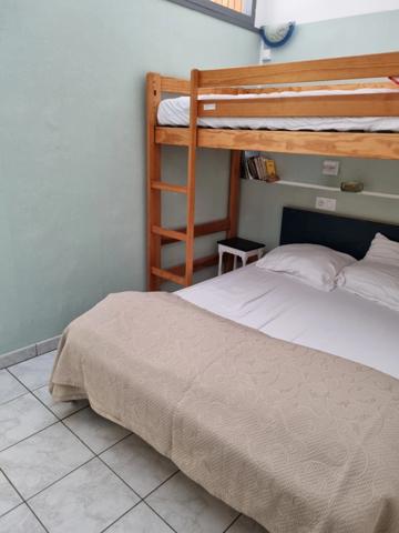 La Bourboule Centre , studio de plain pied avec salle de Spa