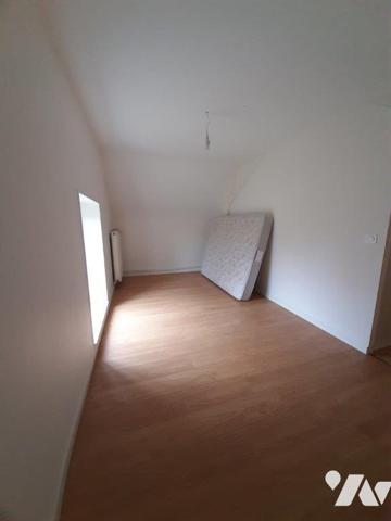 LONGERE A VENDRE SAINT QUENTIN LES BEAUREPAIRES