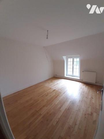 LONGERE A VENDRE SAINT QUENTIN LES BEAUREPAIRES