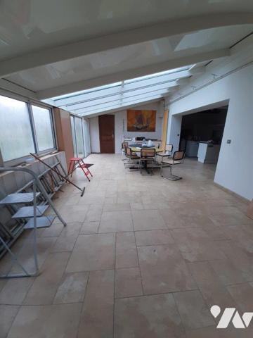 LONGERE A VENDRE SAINT QUENTIN LES BEAUREPAIRES