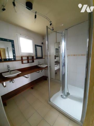 LONGERE A VENDRE SAINT QUENTIN LES BEAUREPAIRES