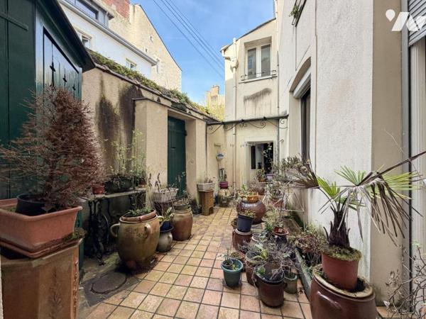 NANTES CATHEDRALE - T4 avec charme de l'ancien et cour à usage exclusif.