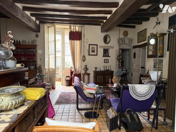 NANTES CATHEDRALE - T4 avec charme de l'ancien et cour à usage exclusif.