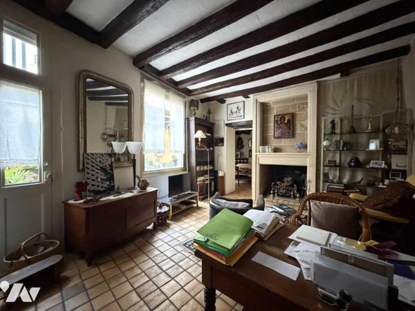 NANTES CATHEDRALE - T4 avec charme de l'ancien et cour à usage exclusif.