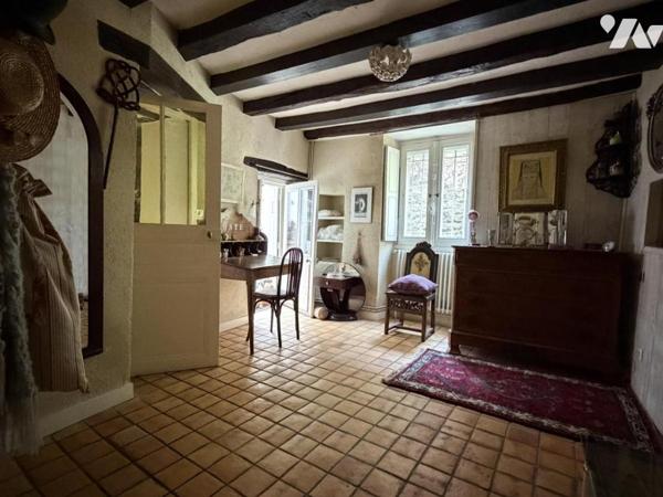 NANTES CATHEDRALE - T4 avec charme de l'ancien et cour à usage exclusif.