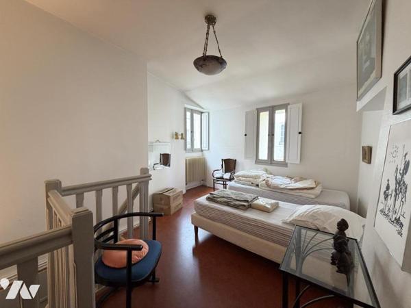 NANTES CATHEDRALE - T4 avec charme de l'ancien et cour à usage exclusif.