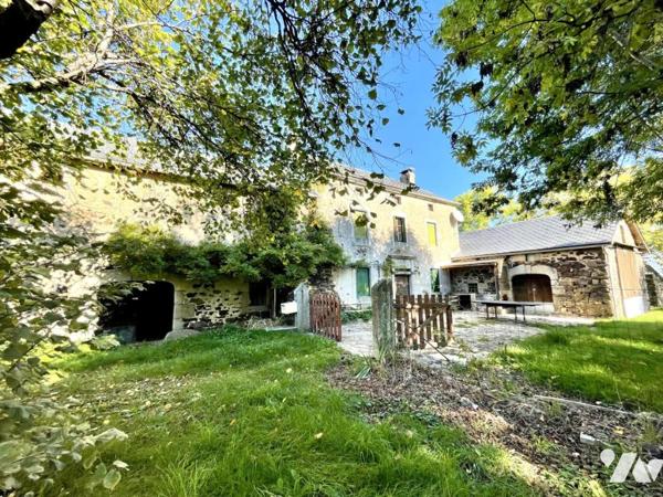 AUTHENTIQUE CORPS DE FERME SECTEUR LOUBARESSE 153 M² HABITABLES 7000 M² DE TERRAIN CONSTRUCTIBLES