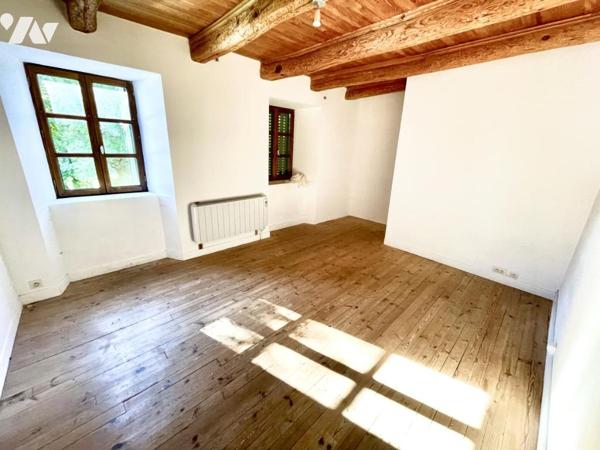 AUTHENTIQUE CORPS DE FERME SECTEUR LOUBARESSE 153 M² HABITABLES 7000 M² DE TERRAIN CONSTRUCTIBLES