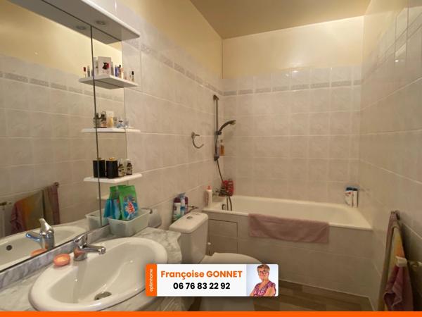 Maison de 120 m² - Centre ville de SAINT AMAND MONTROND - 3 Chambres - Dépendances - 84 900 €