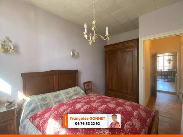 Maison de 120 m² - Centre ville de SAINT AMAND MONTROND - 3 Chambres - Dépendances - 84 900 €