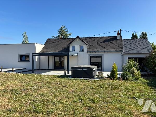 Maison de caractère 121m² à Chalonnes-sur-Loire avec vue magnifique, cadre paisible.