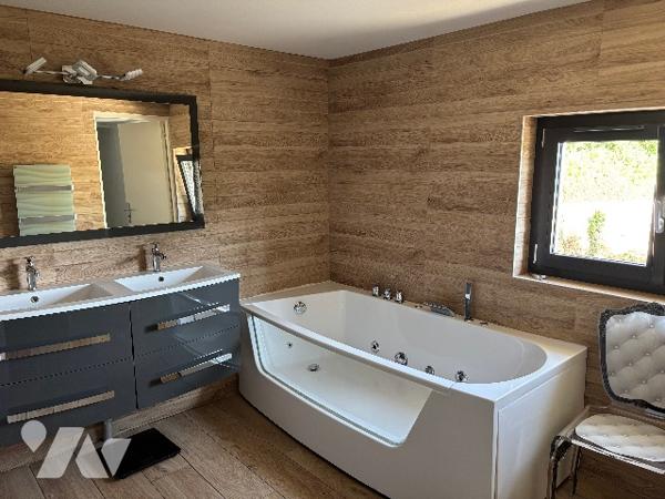 Maison de caractère 121m² à Chalonnes-sur-Loire avec vue magnifique, cadre paisible.