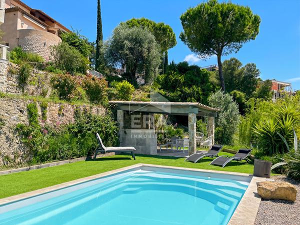 VILLA CONTEMPORAINE AU CALME ABSOLU A PIED DU COEUR DE MOUGINS