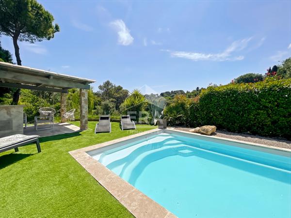 VILLA CONTEMPORAINE AU CALME ABSOLU A PIED DU COEUR DE MOUGINS