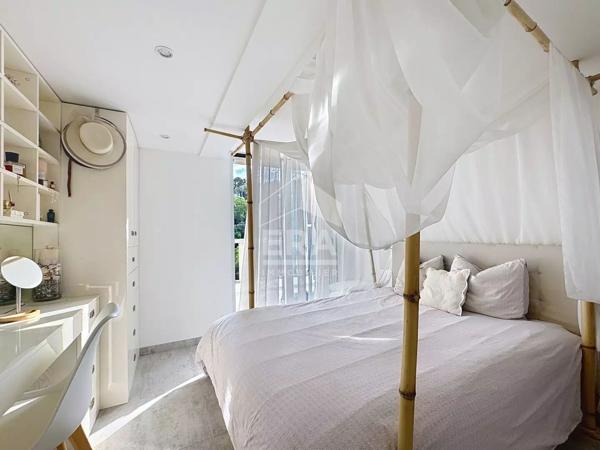 VILLA CONTEMPORAINE AU CALME ABSOLU A PIED DU COEUR DE MOUGINS