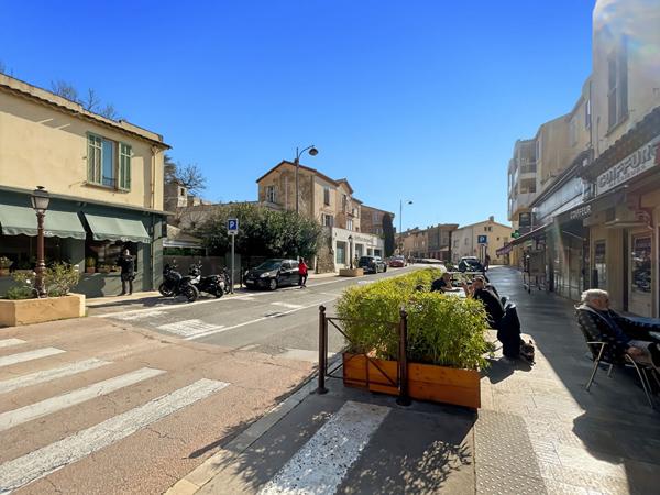 VILLA CONTEMPORAINE AU CALME ABSOLU A PIED DU COEUR DE MOUGINS