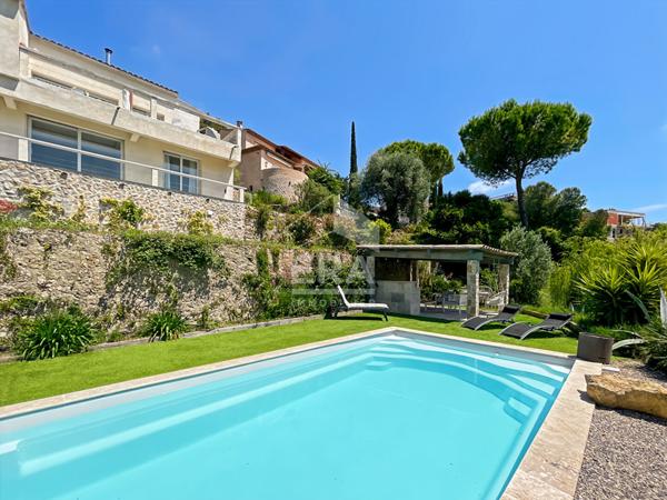 VILLA CONTEMPORAINE AU CALME ABSOLU A PIED DU COEUR DE MOUGINS