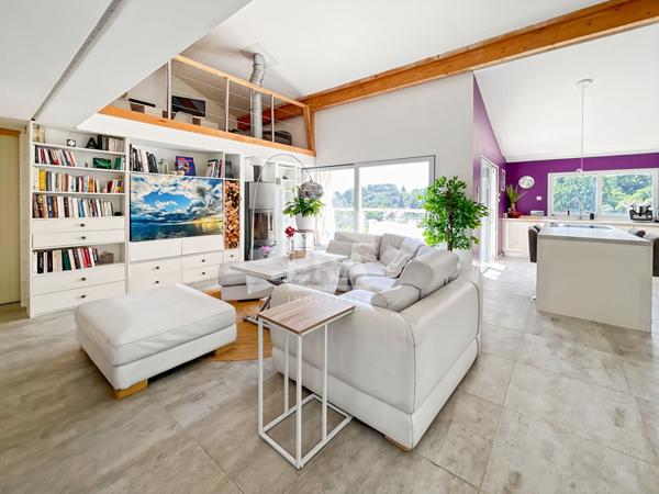 VILLA CONTEMPORAINE AU CALME ABSOLU A PIED DU COEUR DE MOUGINS