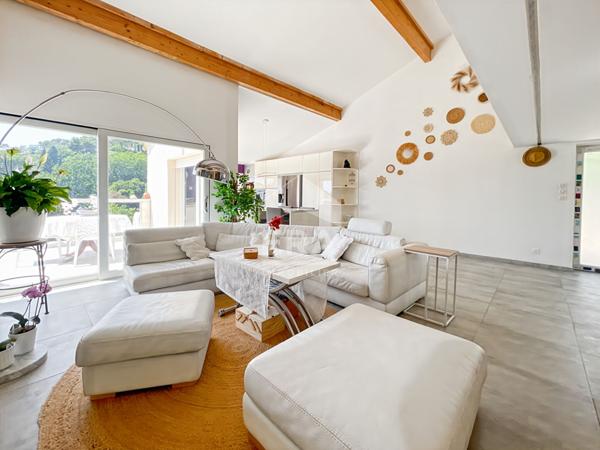VILLA CONTEMPORAINE AU CALME ABSOLU A PIED DU COEUR DE MOUGINS